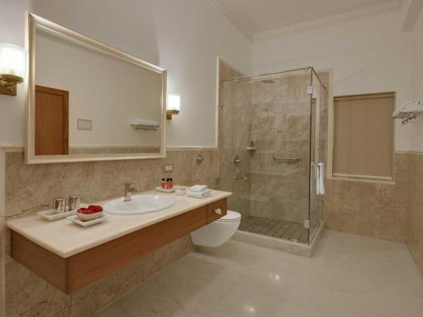 Fateh Garh Resort by Fateh Collection : photo 3 de la chambre chambre lit king-size - vue sur piscine