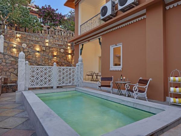 Fateh Garh Resort by Fateh Collection : photo 1 de la chambre chambre lit king-size - vue sur piscine