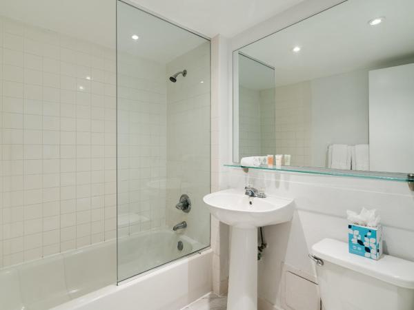 Crest Hotel Suites : photo 4 de la chambre studio lit king-size