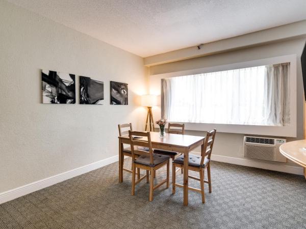 Crest Hotel Suites : photo 1 de la chambre studio lit king-size