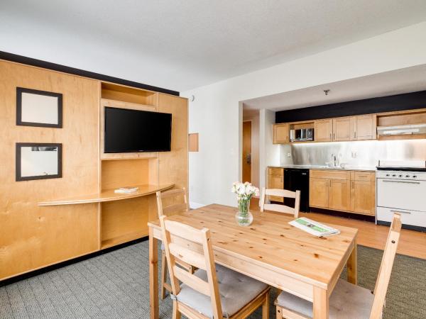 Crest Hotel Suites : photo 3 de la chambre studio lit king-size