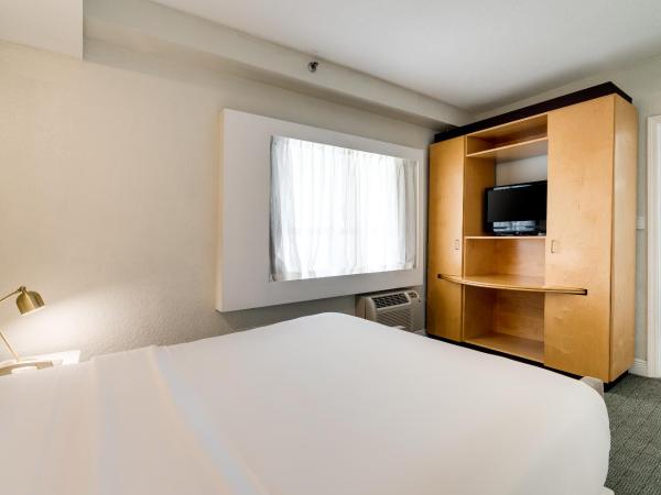 Crest Hotel Suites : photo 2 de la chambre suite 1 chambre