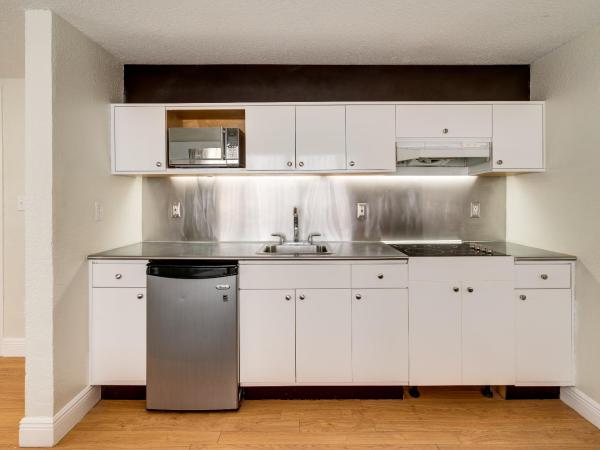 Crest Hotel Suites : photo 5 de la chambre suite 1 chambre