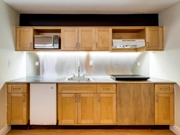 Crest Hotel Suites : photo 5 de la chambre suite 1 chambre accessible aux personnes à mobilité réduite