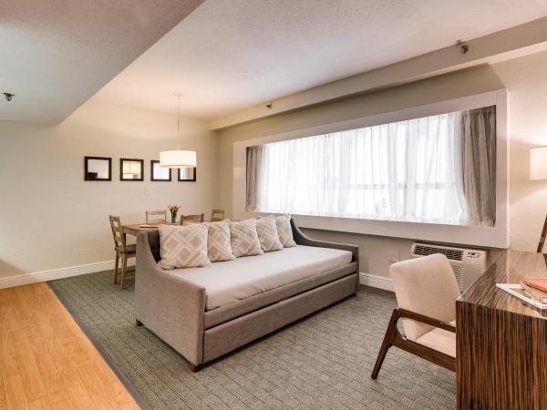 Crest Hotel Suites : photo 4 de la chambre suite 1 chambre accessible aux personnes à mobilité réduite