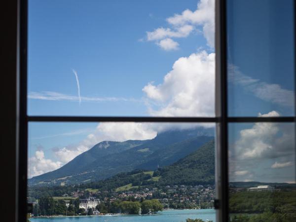 Le Pélican : photo 4 de la chambre chambre double ou lits jumeaux supérieure - vue sur lac