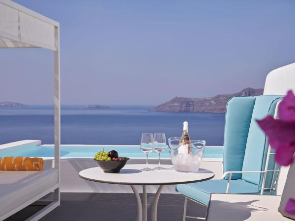 Katikies Kirini Santorini - The Leading Hotels Of The World : photo 1 de la chambre suite lune de miel - vue sur piscine et caldeira