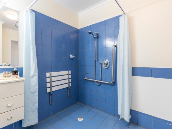 ASURE PRINCE motor lodge : photo 7 de la chambre chambre lit king-size - accessible aux personnes à mobilité réduite