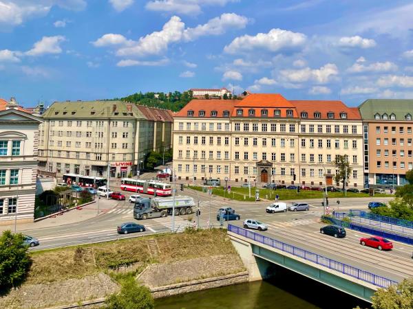 A-Austerlitz Hotel : photo 4 de la chambre chambre double ou lits jumeaux - vue sur château