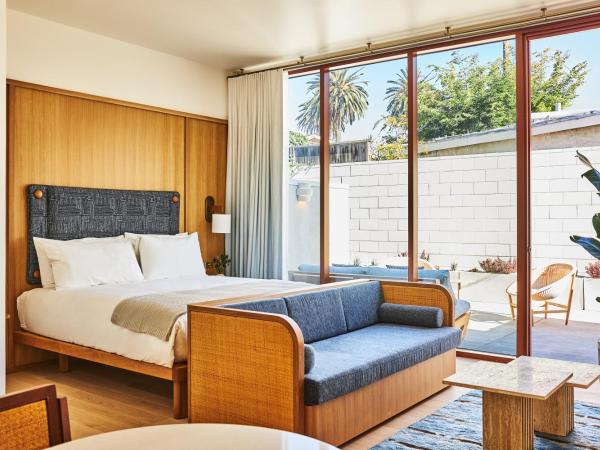 Alsace LA : photo 1 de la chambre chambre lit king-size - vue sur jardin