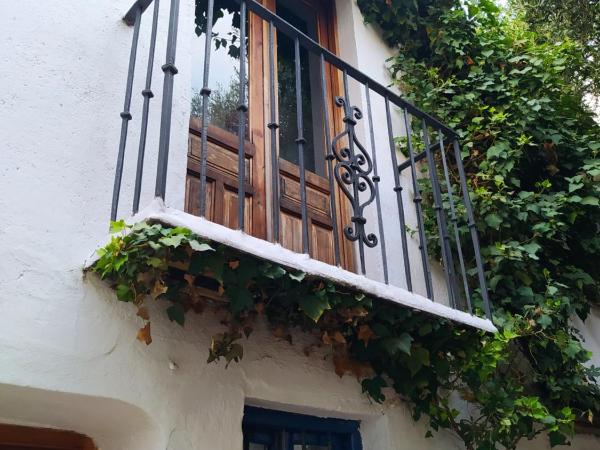 Amaka House : photo 1 de la chambre chambre quadruple Économique avec salle de bains commune