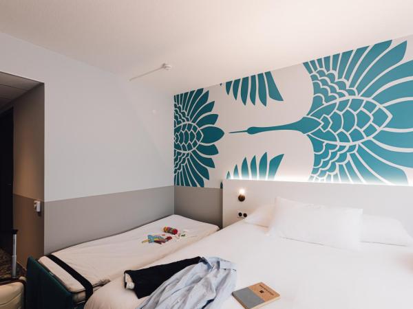 ibis Styles Nancy Laxou : photo 5 de la chambre chambre double standard avec canapé-lit