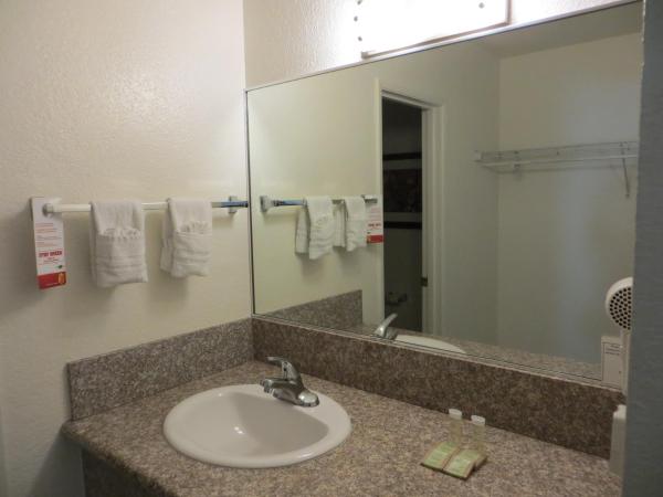 Super 8 by Wyndham Las Vegas North Strip/Fremont St. Area : photo 3 de la chambre chambre lit queen-size - non-fumeurs