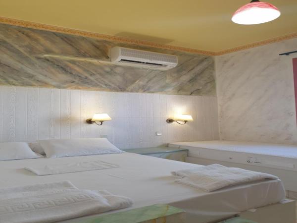 Room in Apartment - Spacious Room in Creta for 3 people, with Ac, Swimming Pool and Nature : photo 5 de la chambre chambre triple