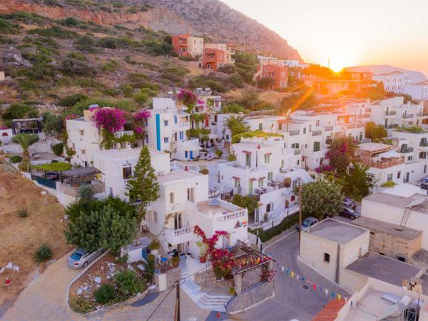 Room in Guest room - We Offer A Pleasant Holiday In A Beautiful Setting : photo 8 de la chambre  chambre triple