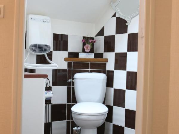 Au Coeur Des Vignes : photo 4 de la chambre chambre familiale avec salle de bains privative