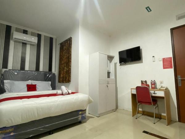 RedDoorz Plus @ Rawamangun : photo 4 de la chambre chambre deluxe