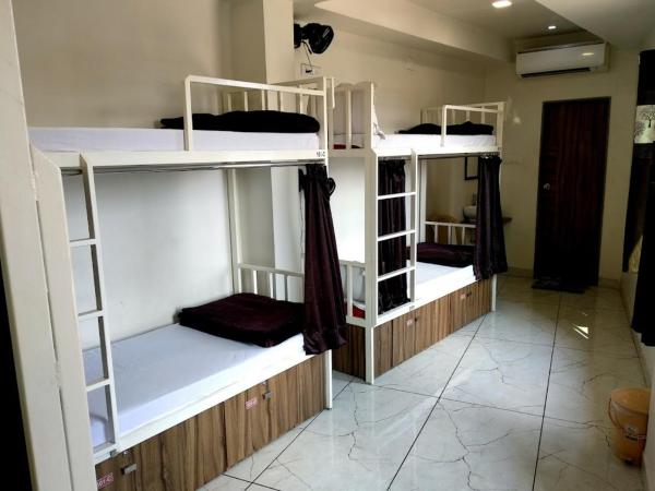 Hotel Milan : photo 1 de la chambre lit simple dans dortoir à 6 lits