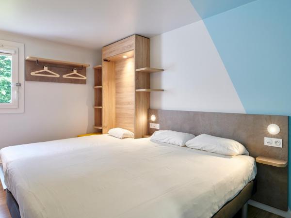 ibis budget Bayonne : photo 3 de la chambre chambre triple avec 1 lit double et 1 lit superposé