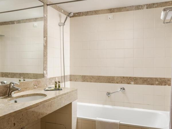 B&B HOTEL Sado Setúbal : photo 4 de la chambre chambre lits jumeaux