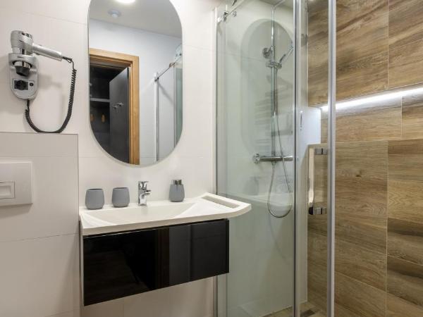 Minaret Residence & Relax Pécs : photo 9 de la chambre studio avec canapé-lit