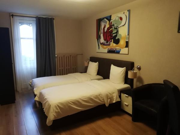 Hotel Parc & Lac : photo 5 de la chambre chambre double ou lits jumeaux standard avec vue sur lac

