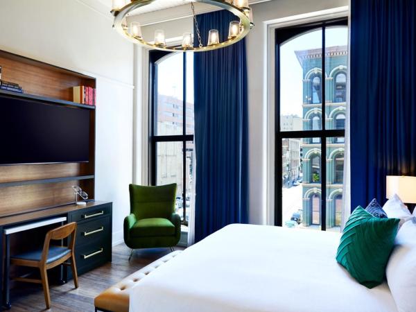 The Grady Hotel : photo 1 de la chambre chambre lit king-size - vue sur ville
