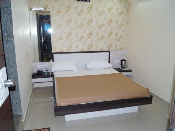 Shree Akshar Restaurant and Hotel : photo 8 de la chambre chambre double deluxe - réservée aux indiens