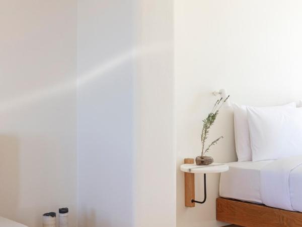 Ammothines Cycladic Suites : photo 9 de la chambre suite supérieure avec vue sur mer