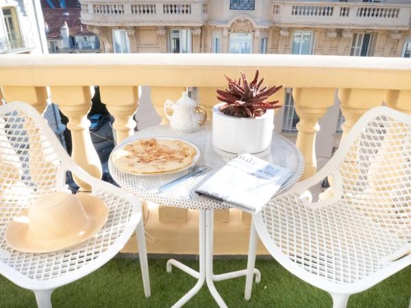 Emma's Guests House : photo 4 de la chambre chambre double deluxe avec balcon