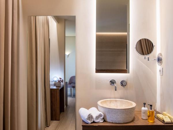 Metropole Urban Hotel : photo 7 de la chambre chambre supérieure avec balcon et vue sur la ville