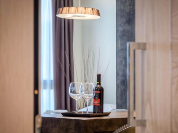 Forte16 View & SPA : photo 9 de la chambre hébergement supérieur avec balcon, cuisine et accès piscine