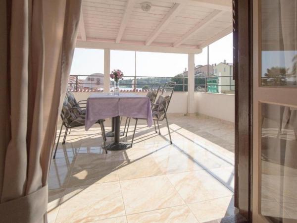 Apartments PALMA Bed & Breakfast : photo 6 de la chambre chambre quadruple - vue sur mer