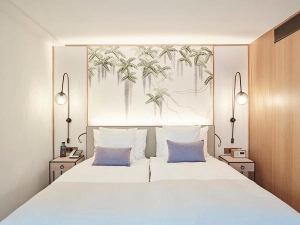 Storchen Zürich - Lifestyle boutique Hotel : photo 2 de la chambre chambre de luxe côté ville