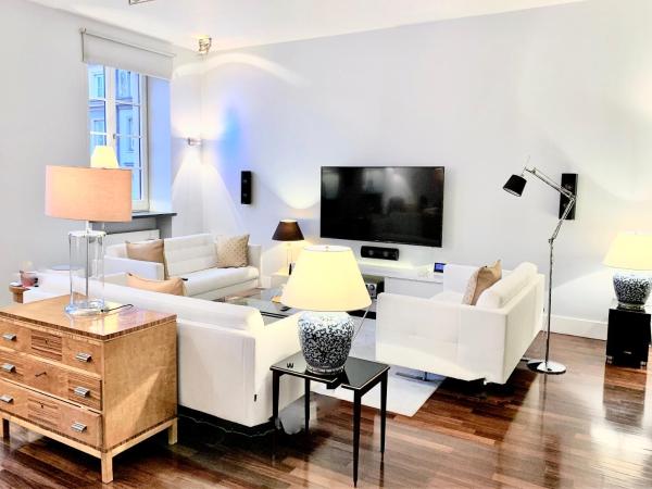 MONDRIAN Luxury Suites & Apartments Old Town : photo 4 de la chambre penthouse deluxe 2 chambres avec vue sur la place du marché