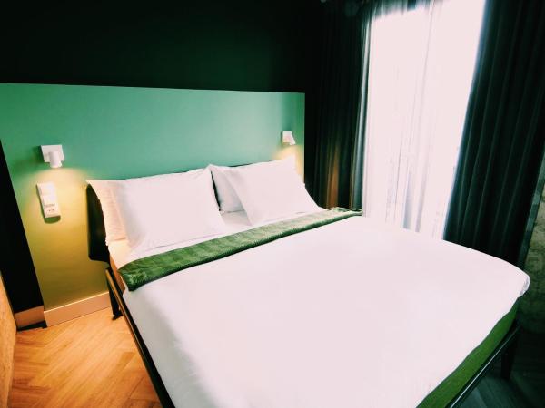 Bed, Bites & Business Hotel Rotterdam : photo 1 de la chambre chambre double avec balcon