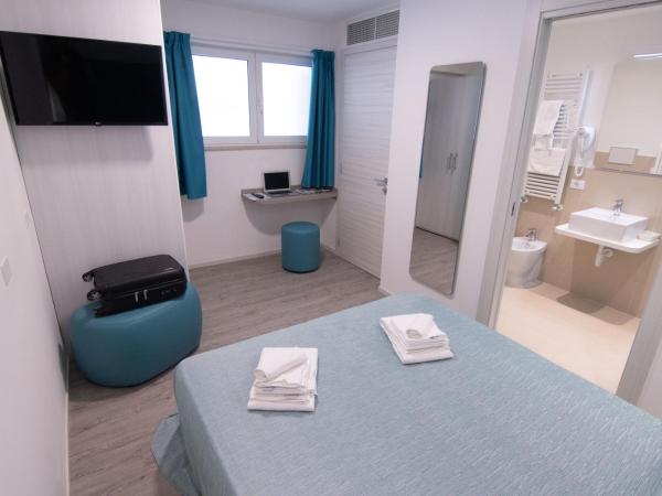 HOTEL ADRIA BEACH : photo 4 de la chambre petite chambre double