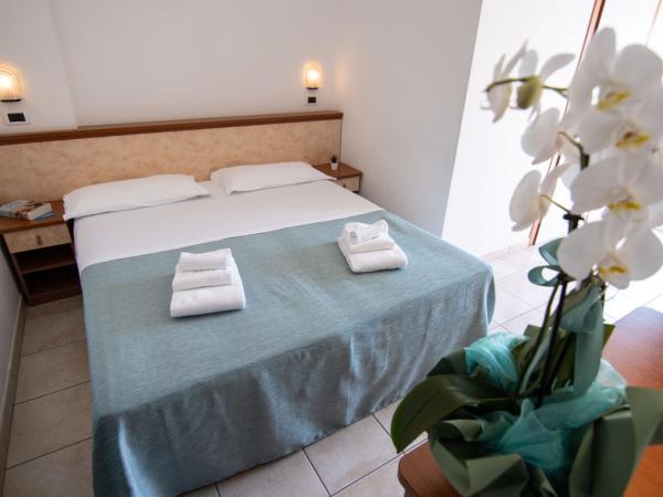 HOTEL ADRIA BEACH : photo 4 de la chambre chambre double avec balcon - vue sur mer