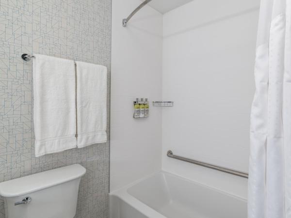 Holiday Inn Express Hotel & Suites Saskatoon, an IHG Hotel : photo 1 de la chambre chambre standard