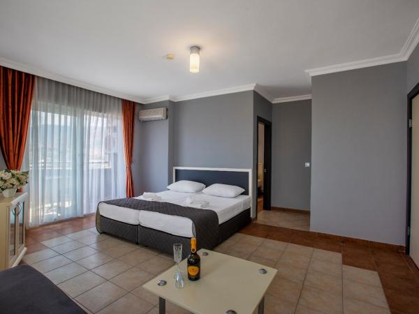 Royalisa Hotel : photo 5 de la chambre suite familiale avec balcon