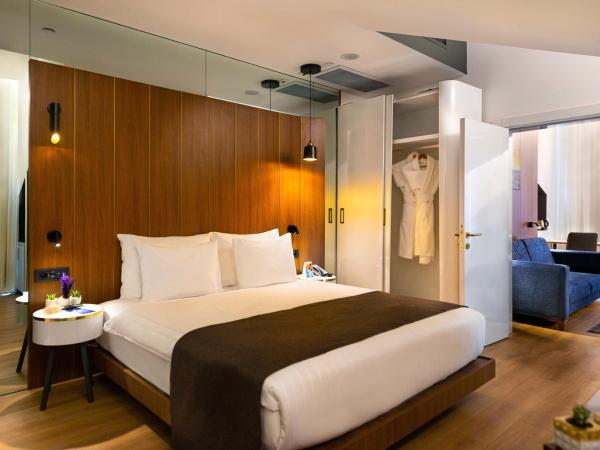 The Craton Hotel Sisli : photo 4 de la chambre suite lit king-size avec balcon