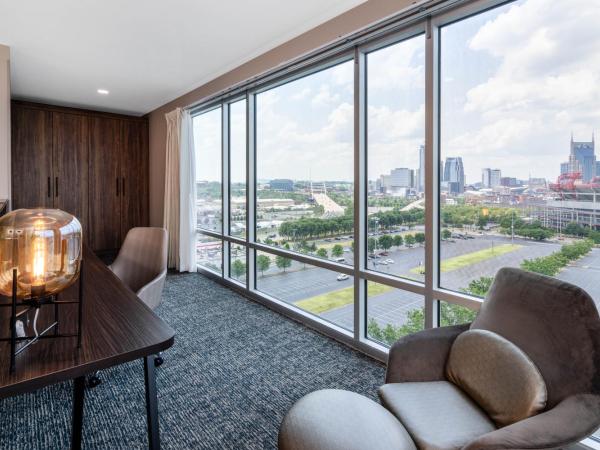 La Quinta Inn & Suites by Wyndham Nashville Downtown Stadium : photo 4 de la chambre suite studio d'angle lit king-size - non-fumeurs