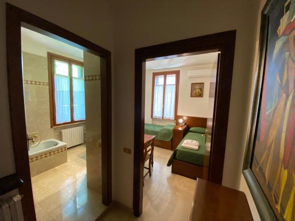Alla Villa Liberty Bed & Breakfast : photo 4 de la chambre chambre lits jumeaux