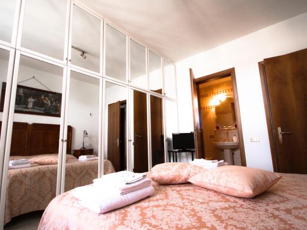 Alla Villa Liberty Bed & Breakfast : photo 3 de la chambre chambre double