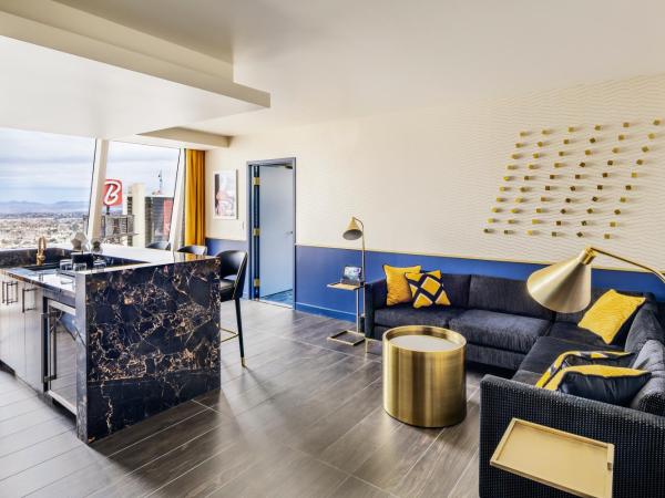 Circa Resort & Casino - Adults Only : photo 2 de la chambre hébergement avec lit superposé