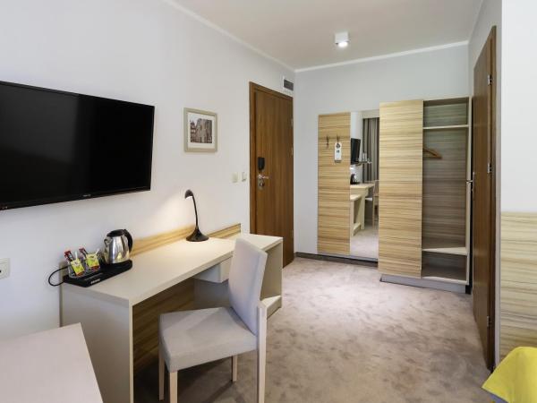 Poznań West Hotel - Airport : photo 2 de la chambre grande chambre double 