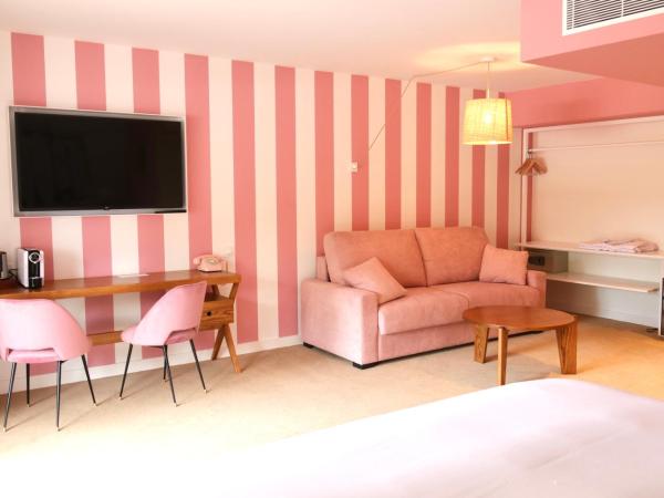 Hotel Casarose - Cannes Mandelieu : photo 1 de la chambre suite junior « casa rose »