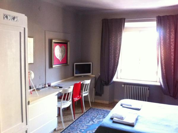 Residenza Navona Verona : photo 2 de la chambre chambre double Économique avec lit d'appoint