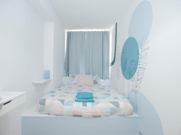 Porto Automatic : photo 6 de la chambre chambre double avec salle de bains commune