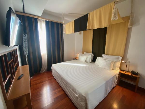 Card International Hotel : photo 2 de la chambre suite avec terrasse